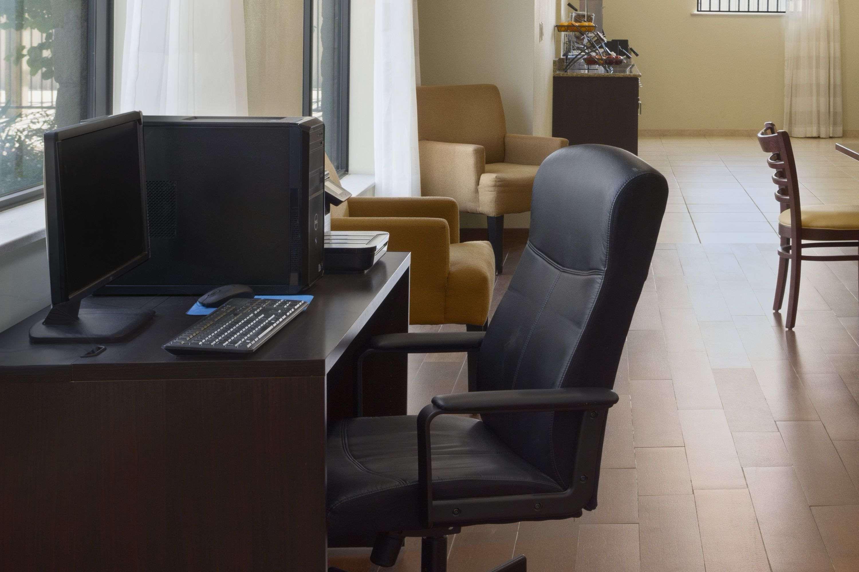 Petrostay Inn & Suites โคทิวลา ภายนอก รูปภาพ